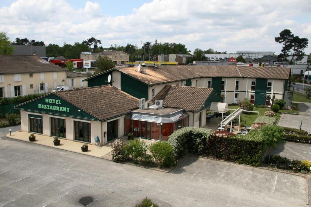 Logis Hotel Horus Restaurant Les Bruyeres Toulenne Exterior foto
