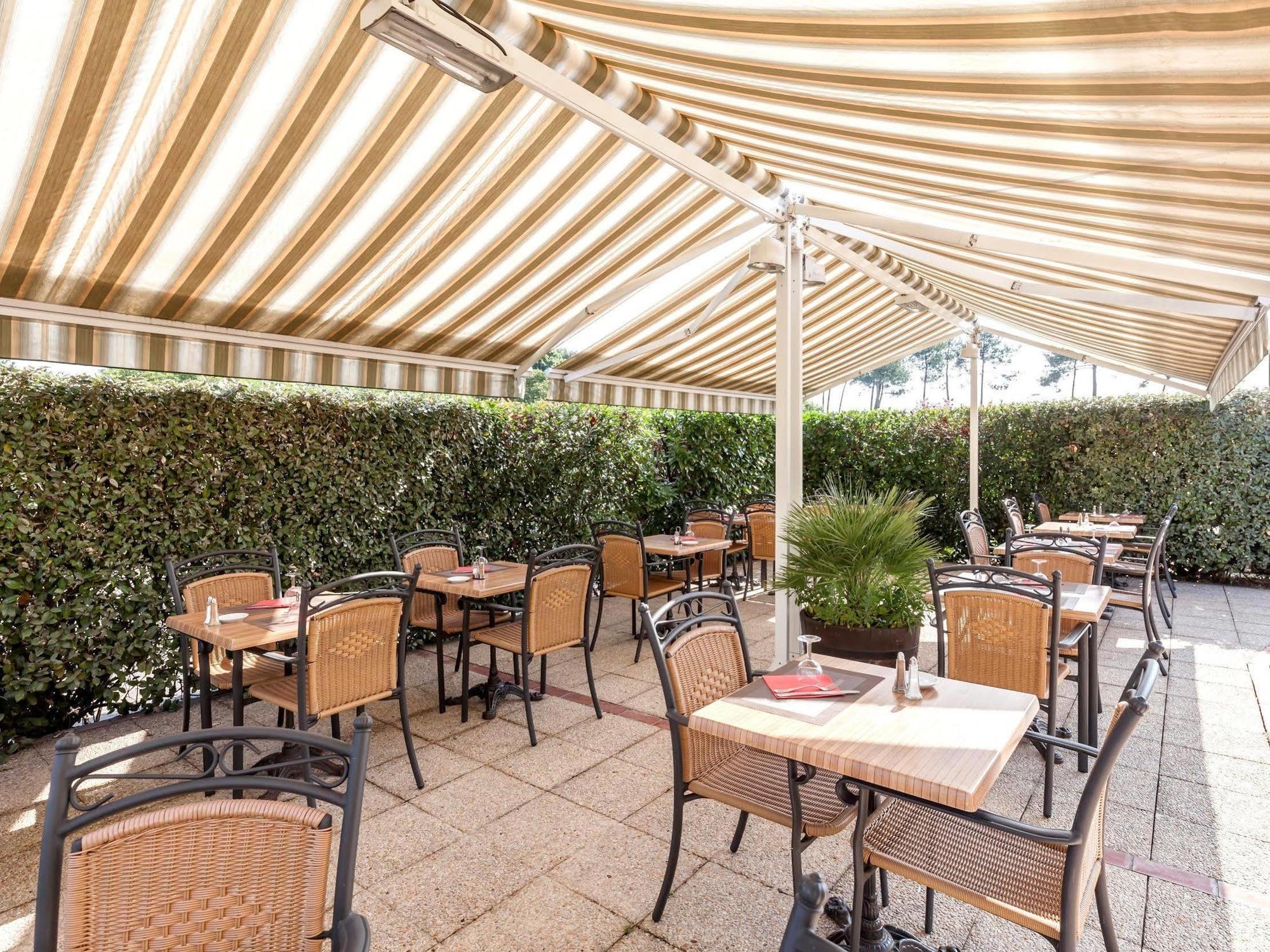 Logis Hotel Horus Restaurant Les Bruyeres Toulenne Exterior foto