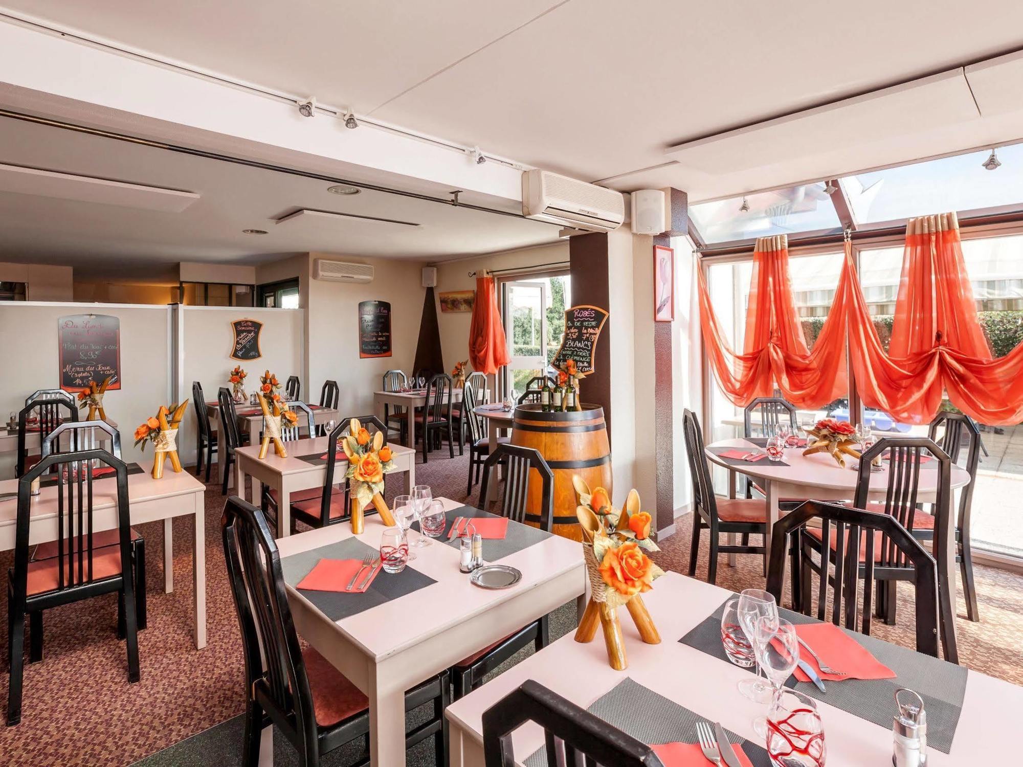 Logis Hotel Horus Restaurant Les Bruyeres Toulenne Exterior foto
