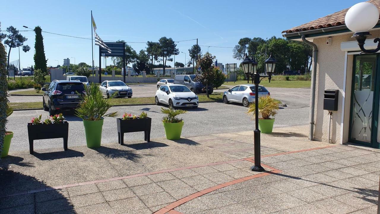 Logis Hotel Horus Restaurant Les Bruyeres Toulenne Exterior foto