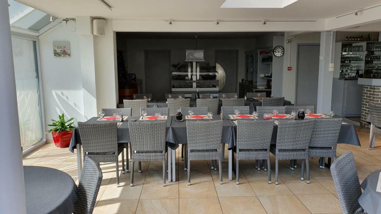 Logis Hotel Horus Restaurant Les Bruyeres Toulenne Exterior foto