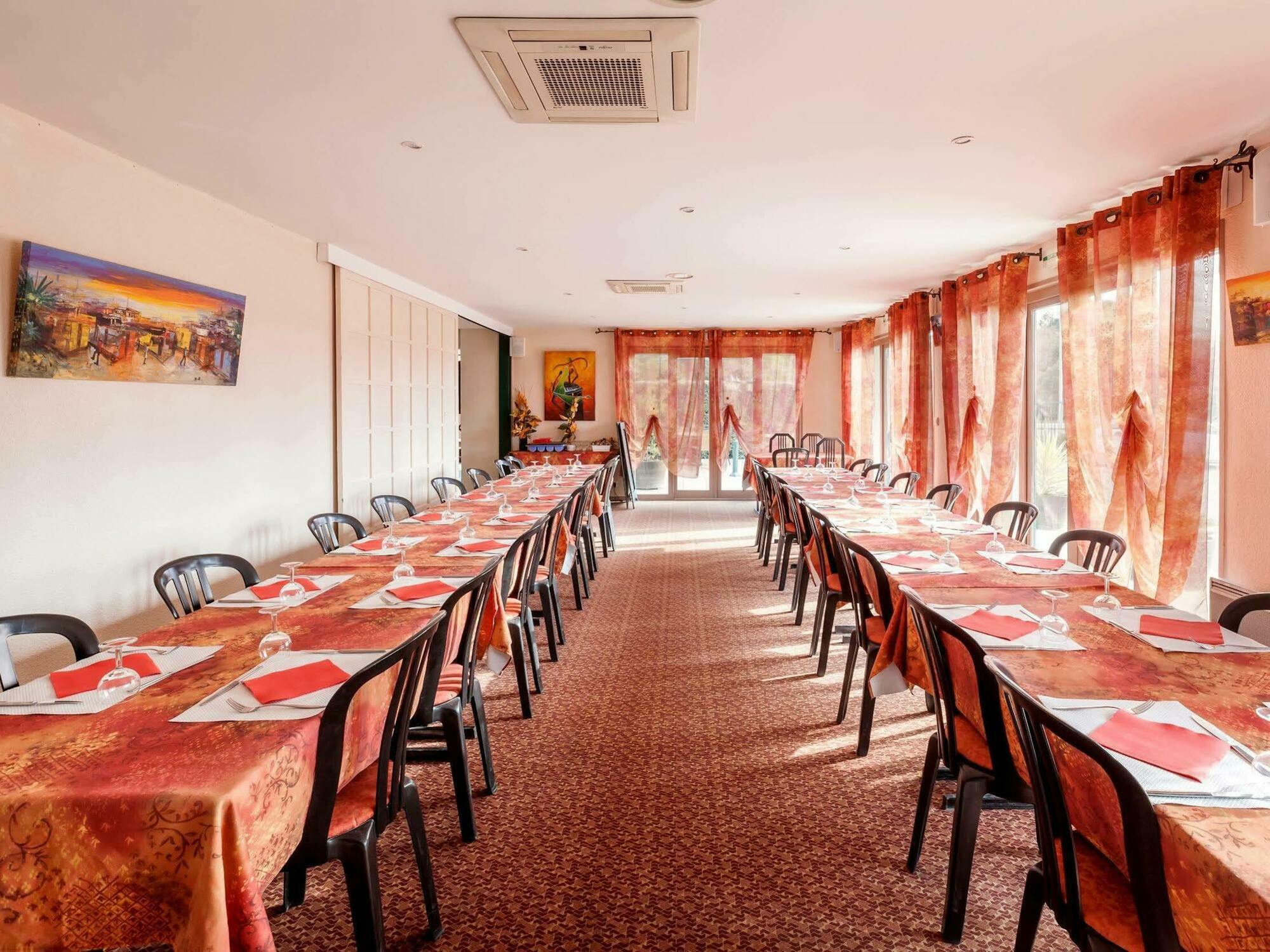 Logis Hotel Horus Restaurant Les Bruyeres Toulenne Exterior foto