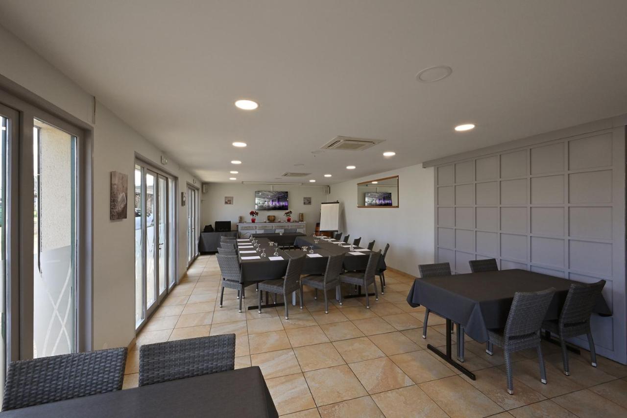 Logis Hotel Horus Restaurant Les Bruyeres Toulenne Exterior foto